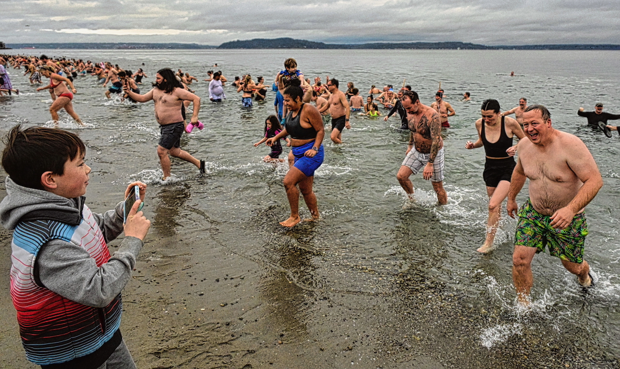Thousands take the Polar Bear Plunge for 2025 New Year's Day